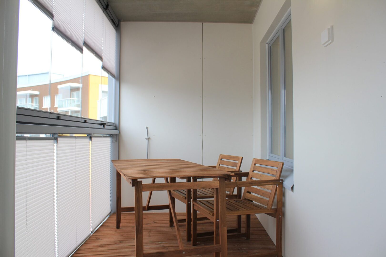 Lasitettu parveke kalusteineen, Spot Apartments Vantaa Kivistö