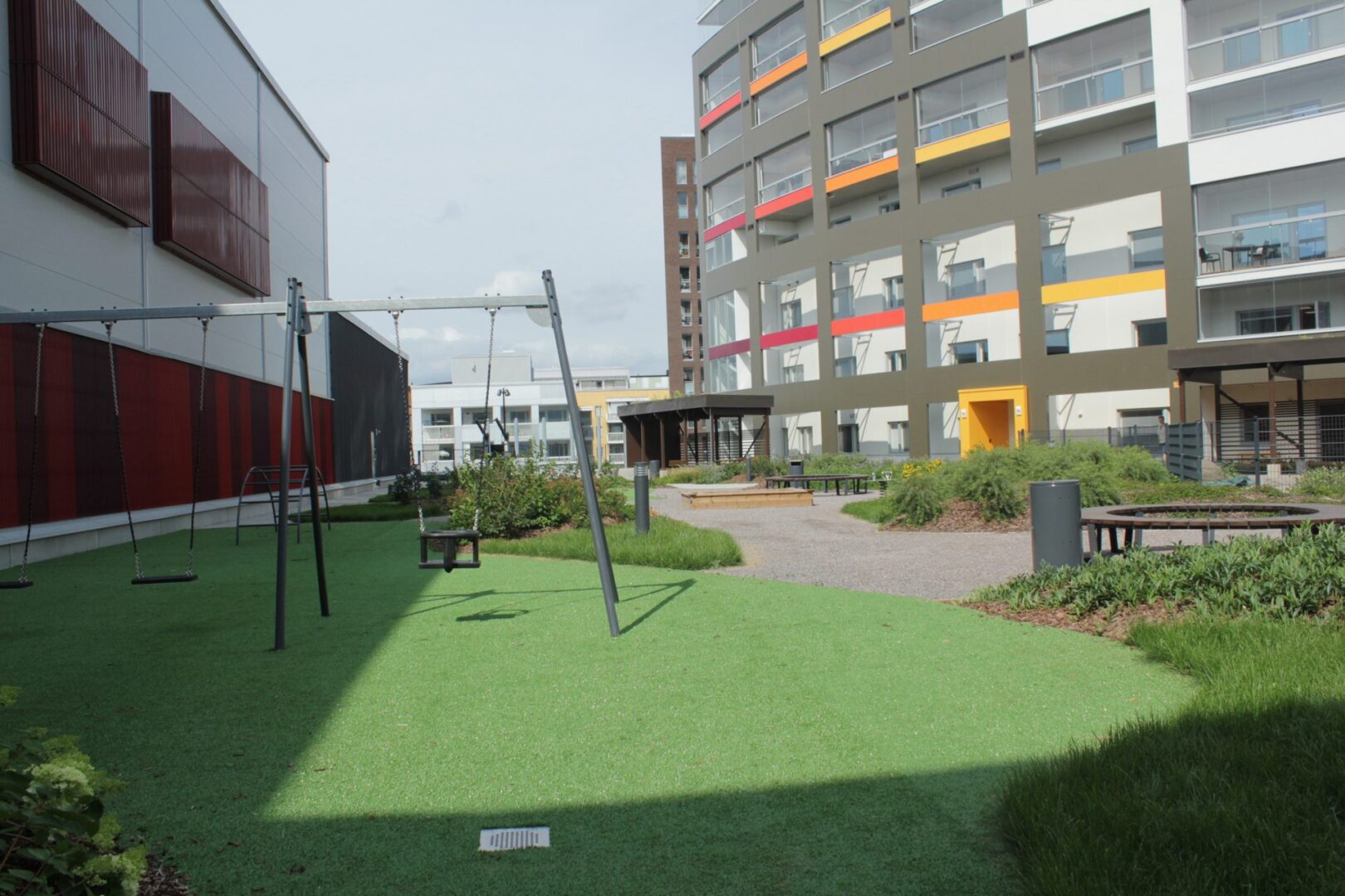 Taloyhtiön vihreä sisäpiha, Spot Apartments Vantaa Kivistö